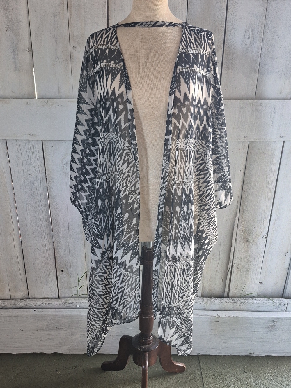 Melissa Paige Black and White Geometric Kimono Cape